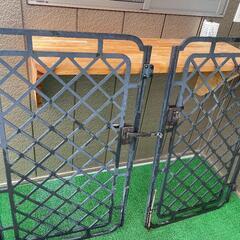 左右セット　縦約120cm×横約70cm×奥行き約2cm　扉　柵　アンティーク　ガーデニング