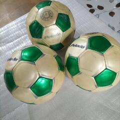 サッカーボール　3個あげます。