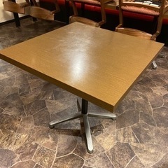 正方形のテーブル