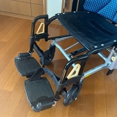 お話し中】日進医療器／介助式車椅子 ティルト＆リクライニング 低床