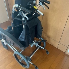 お話し中】日進医療器／介助式車椅子 ティルト＆リクライニング 低床
