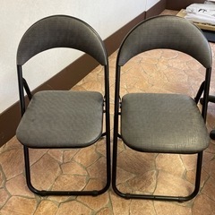 パイプ椅子　2脚　500円