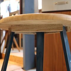 journal standard(ジャーナルスタンダードファニチャー)のスツールです。スチールと木製の丸座面がインダストリアルな雰囲気のチェア。工業系やブルックリンスタイルなど男前インテリアに♪DE334