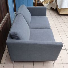 北欧デンマークのブランドBoConcept(ボーコンセプト)のOSAKA 2シーターソファです。シンプルでスタイリッシュなラブソファは北欧スタイルやモダンなインテリアにも相性抜群！！DE341