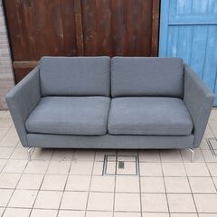 北欧デンマークのブランドBoConcept(ボーコンセプト)のOSAKA 2シーターソファです。シンプルでスタイリッシュなラブソファは北欧スタイルやモダンなインテリアにも相性抜群！！DE341