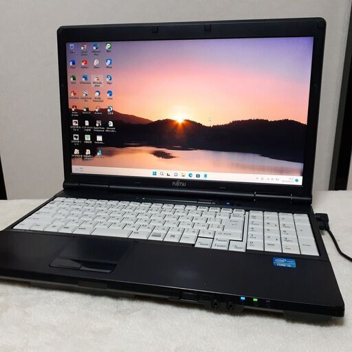 【取引中です】FUJITSU　LIFEBOOK　15インチ　SSD　i5　Office2021　Wi-Fi　マルチ　テンキー付き　Windows11