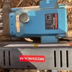 丸山製作所 中古 高圧洗浄機 MS334EW  メーカー：丸山製作所 商品名：高圧洗浄機（セット動噴） 型式：MS334EW 区分：無 製造番号：910B0495 商品の状態：中古品 製造年：不明  ■■商品説明■■ ガソリンエンジン 4.2馬力 吸水量 20L/min（最大 32L/min） 4.2馬力 セット動噴 散布 消毒 除草剤 エンジン ガソリン 