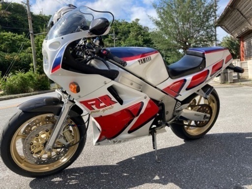 ヤマハFZR-1000用シングルシート、ネジ付。