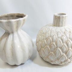 花瓶☆2個 骨董市で購入 詳細不明 ホワイト/白 陶器製