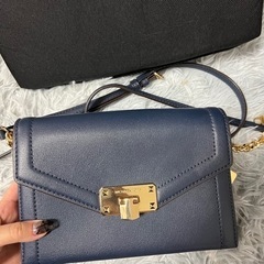 Michael Kors Kinsleyチェー2wayお財布クロ...