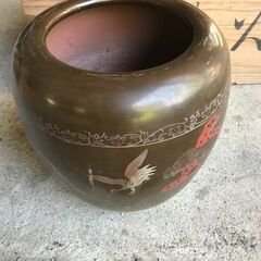 火鉢（茶色）　陶器製　直径24cmくらい 高さ30cmくらい  2個