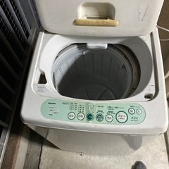 壊れた洗濯機。完全動かないので理解ある方お願いします