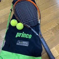 テニスラケット　テニスボール2個　収納袋