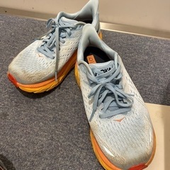 HOKA スニーカー