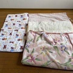 【決まりました⠀】冬用敷パット2枚、毛布1枚、お昼寝マット1枚