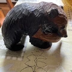 ミニサイズの熊です。　木彫りです。　まだ受付中！