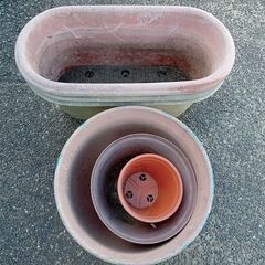 植木鉢（素焼き、プラスチック）、プランター、園芸支柱、鉢置き