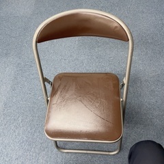中古パイプ椅子4脚あります。