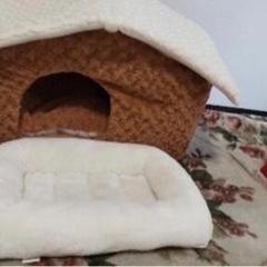 猫の冬用ベッド・山小屋風デザイン🐈🐈の画像