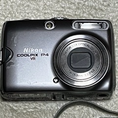 デジタルカメラ　Nikon COOLPIX P4 VR