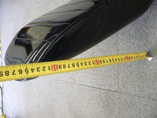 バイク部品　パーツ　取り外し車種不明　シート　三段シート　背もたれ高さ約35㎝　中古品 バイク部品 パーツ 取り外し車種不明 シート 三段シート 背もたれ高さ