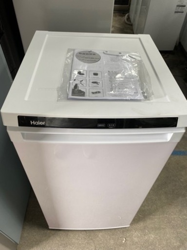 美品  Haier ハイアール JF-NU102D ホワイト冷凍庫 庫内容量 102L 右開き●E051X021