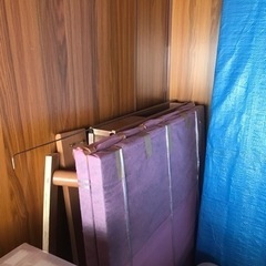 ベット⭐︎再値下げ（セミダブルサイズ。マットレスとフレームのセット 