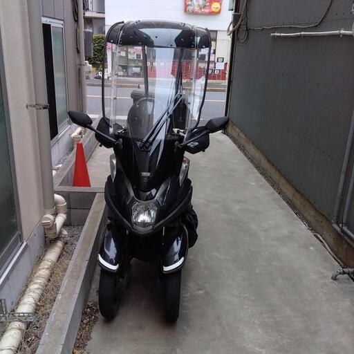 旧型トリシティ125ABS不動車屋根付き屋根割れてます