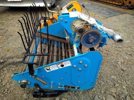 じゃがいも掘り機 ニプロ製 実働！！ 土接地面先、前後に動き