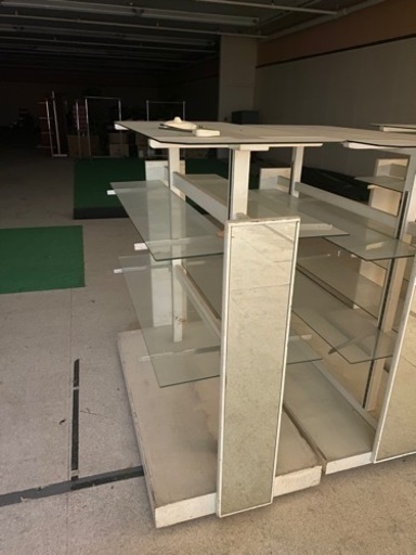 商品　展示棚　什器　アパレル　中古品。
