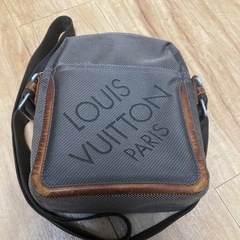 (お引き渡し予定者様決定)LOUIS VUITTON  メンショルダーバッグ正規品　ファスナー部分破損してますが状態いいです🎵