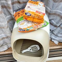 新品・未使用　猫のトイレ　脱臭抗菌シート・チップ付き　【出品＃104】