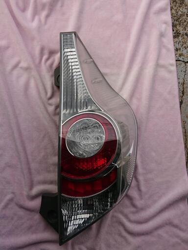 アクア NHP10 前期 右テールレンズユニット 右テールランプ