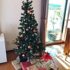 【無料】クリスマスツリーとデコレーション