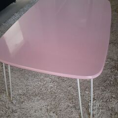 【決まりました】ピンクの折り畳みテーブル