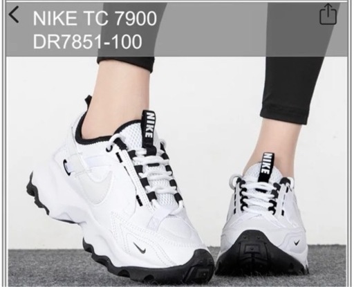 【ほぼ新品】超人気モデル　23.5〜24ナイキNIKEスニーカー　日本未発売