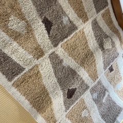 金沢市より　絨毯　カーペット　サイズ約180㎝×150㎝