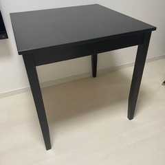 IKEAのダイニングテーブル