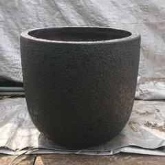 【ネット決済】【取引中】軽いFRP製の植木鉢