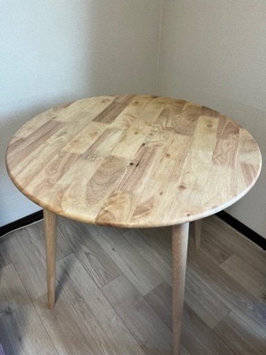 モダンデコ　カフェテーブル　直径75センチ　高さ73センチ