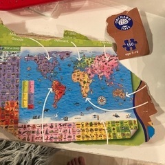 英語の世界地図パズル（テーブルいっぱいぐらい大きいです）