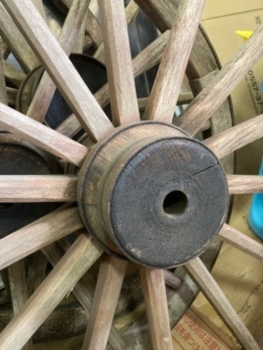 昔の車輪  一つ2000円 昔の車輪 一つ2000円