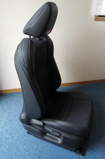 ヤリスクロスGRスポーツ 　純正シート(運転席)