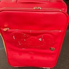キティちゃん赤いスーツケース