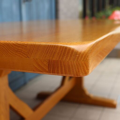 飛騨の家具メーカーKASHIWA(柏木工)のWILDERNESS（ウィルダネス）ダイニングテーブル/180cmです。和モダンなデザインはインパクトもありオーク材の力強い木目が印象的な食卓です♪DE401