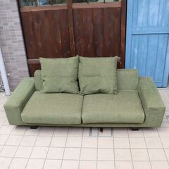 NOYES(ノイエス)のDecibel(デシベル) 3人掛けソファです。「低く、広く