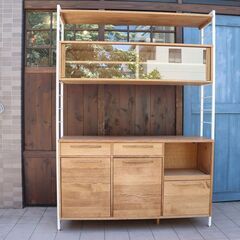 MOMO natural(モモナチュラル)のUNITのカップボードです。ナチュラルな