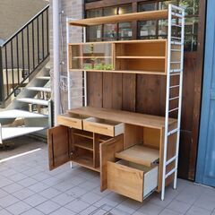 MOMO natural(モモナチュラル)のUNITのカップボードです。ナチュラルな