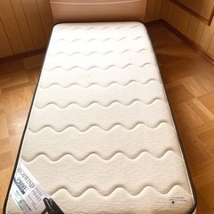 高級ベッドマット付きシングルベッド