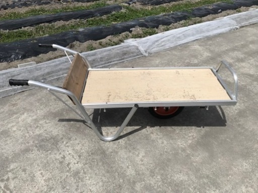 アルミ　一輪車　コンテナ、稲苗箱　運搬用